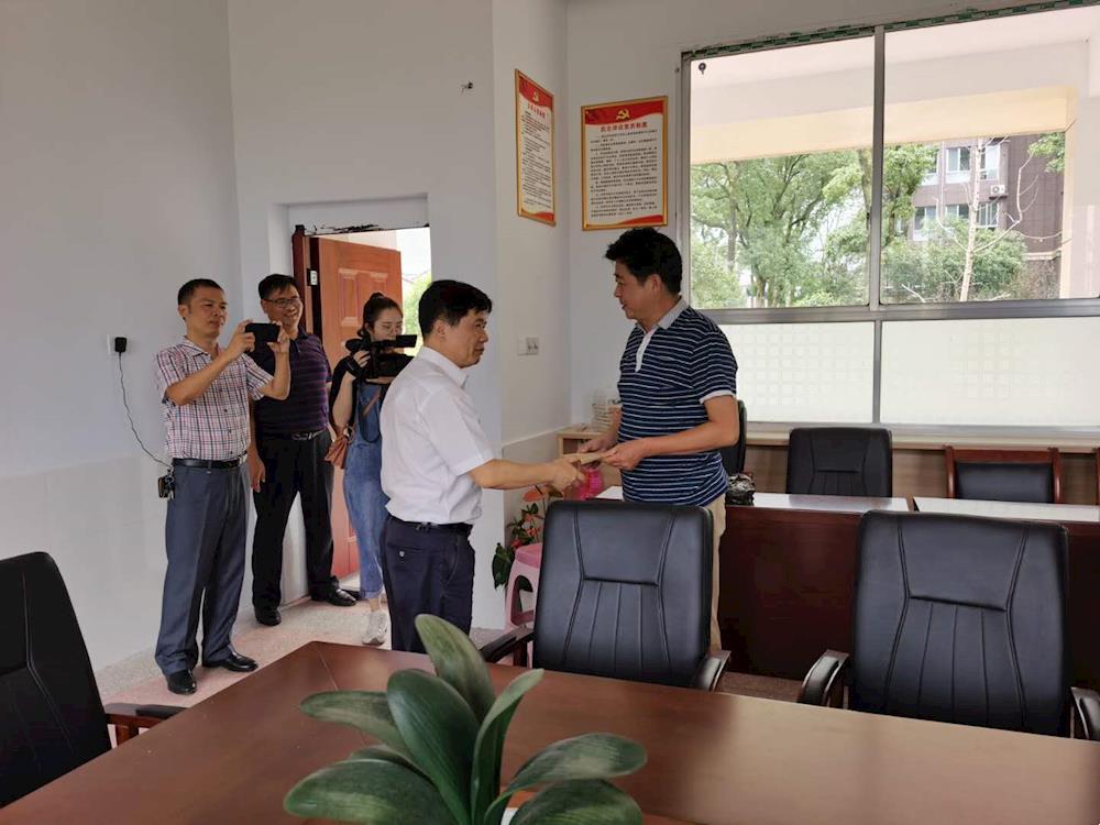 bac15b1b0f0a421fa1f4bd92a2f790ac.jpg