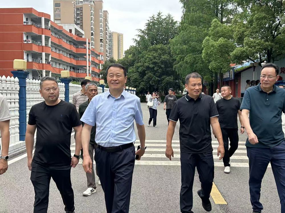 鼎城区政协主席会议专题视察中小学校特色教育工作